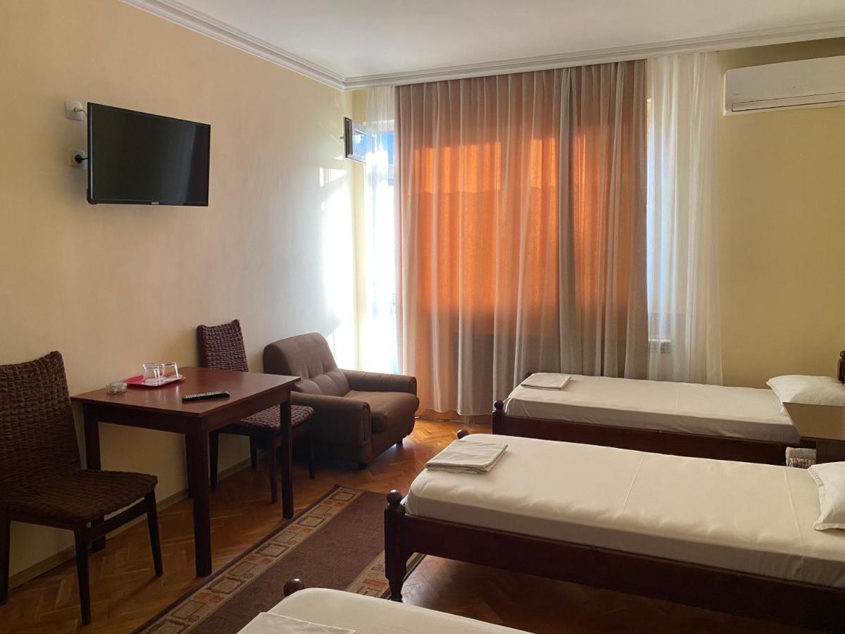 Family Hotel "May" Петріч Екстер'єр фото
