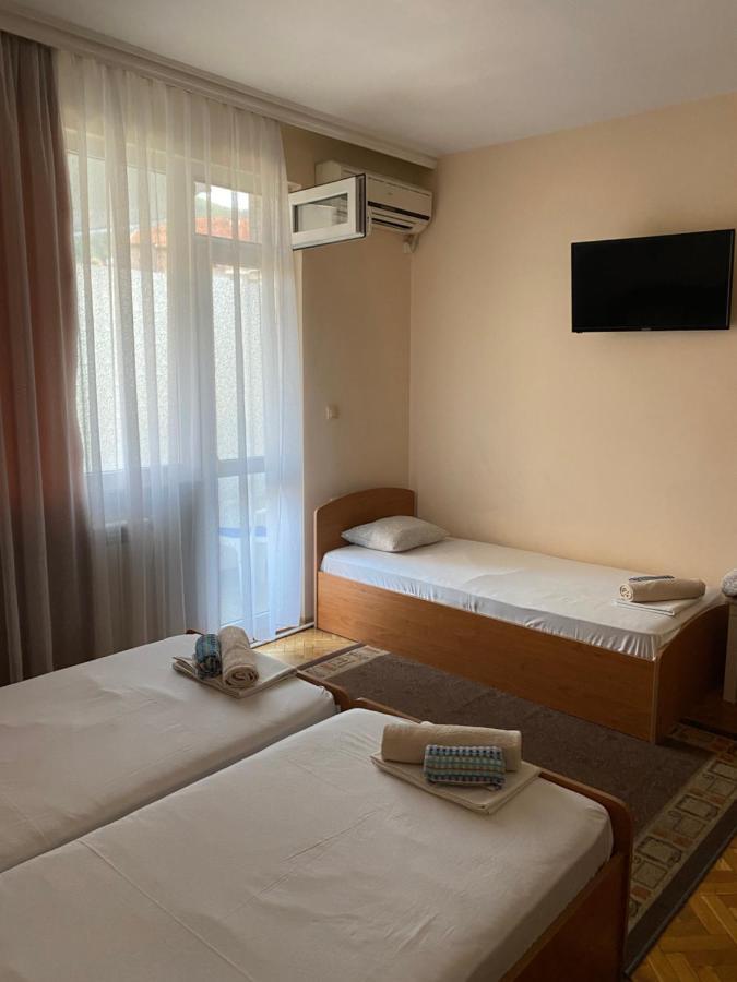 Family Hotel "May" Петріч Екстер'єр фото