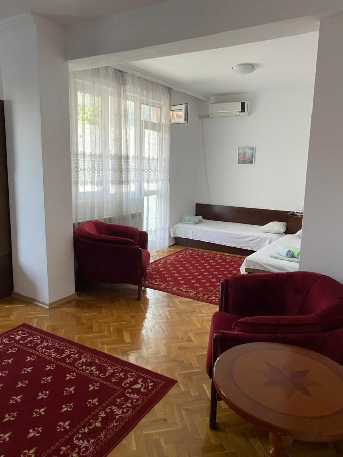 Family Hotel "May" Петріч Екстер'єр фото