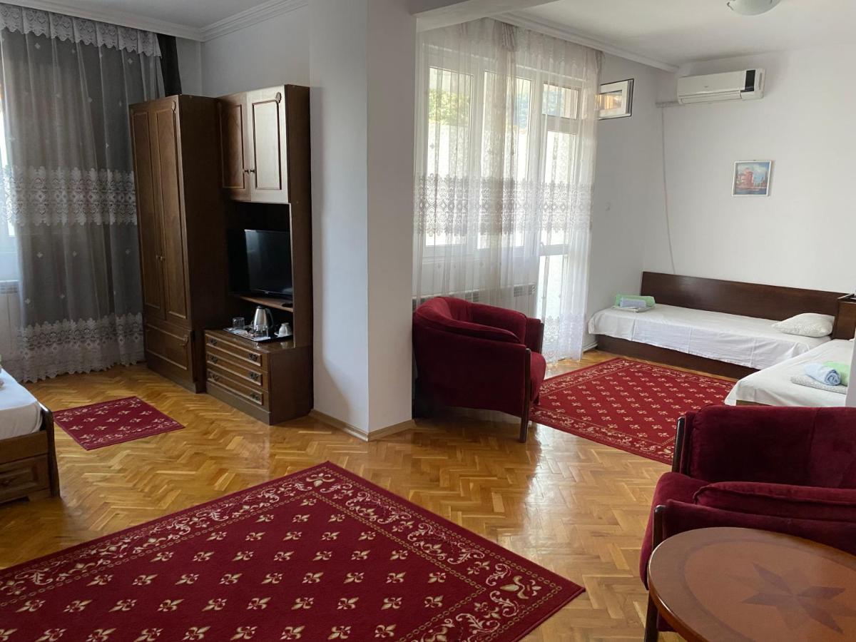 Family Hotel "May" Петріч Екстер'єр фото