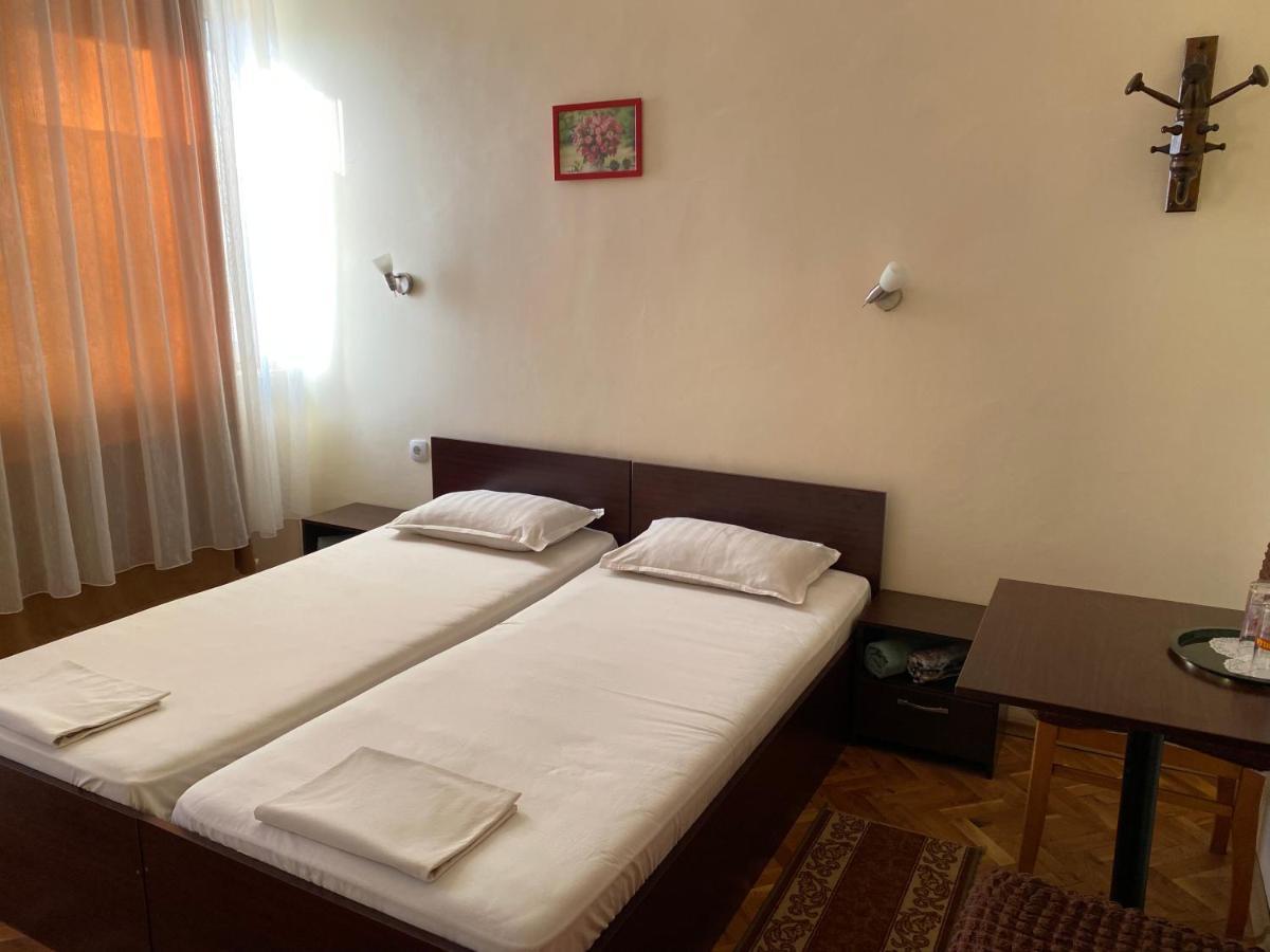 Family Hotel "May" Петріч Екстер'єр фото