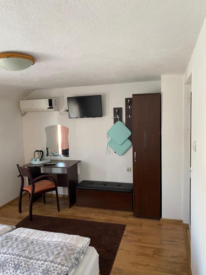 Family Hotel "May" Петріч Екстер'єр фото